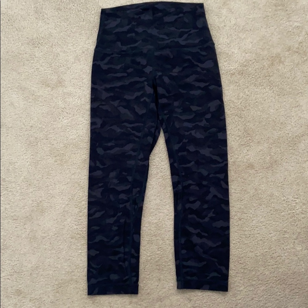 Lululemon camo cropped leggings